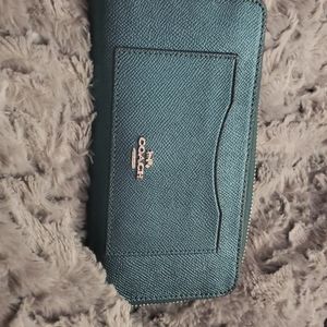 COACH 
Accordion Zip Wallet gently used.